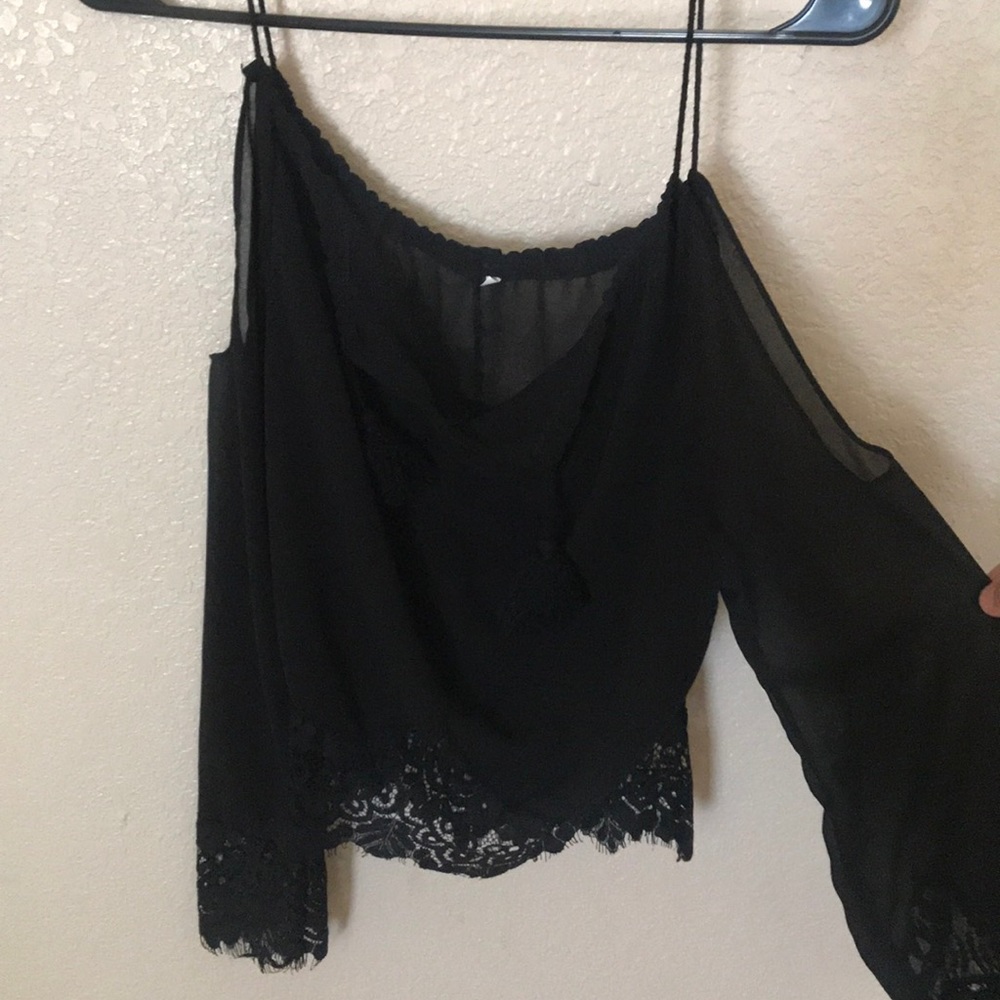 Cold Shoulder crop top